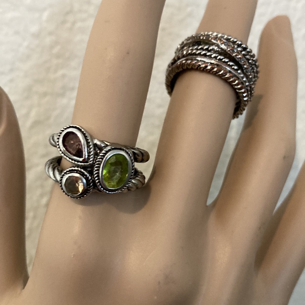 Women’s Sz 8 Rings, Set of 2, Silver colored.